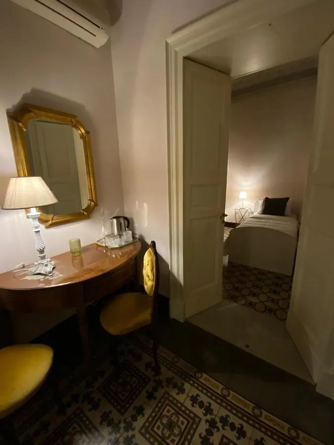 Living Suite Catania Pacini 0*,